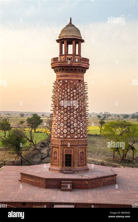 Hiran minar elephant tower fatehpur hi-res stock photography and images ...