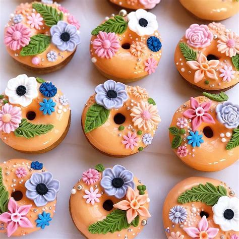 The Hottest New Wedding Dessert Trends, Beyond the Cake | Fancy donuts ...