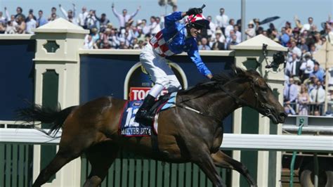 Flashback 2005: Makybe Diva makes Melbourne Cup history