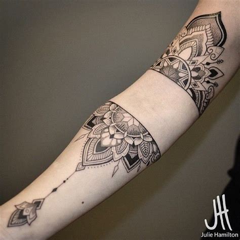 Mandala Tattoo Design, Half Mandala Tattoo, Tatoo Henna, Geometric ...