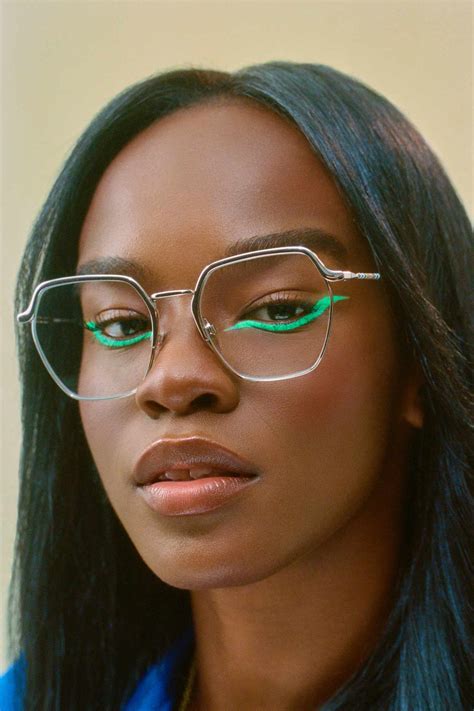 The Best Glasses and Eyewear Trends For 2023 (and Bold Makeup Looks to ...