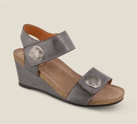 6 Best Shoes & Sandals for Metatarsalgia