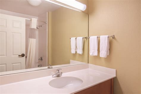 La Quinta Inn & Suites by Wyndham Bentonville | Bentonville, AR Hotels