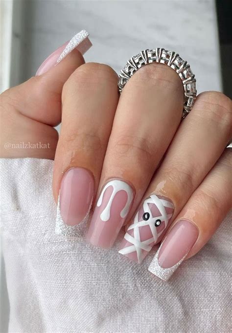 50 Cute Spooky Halloween Nail Ideas : White Details 1 - Fab Mood ...