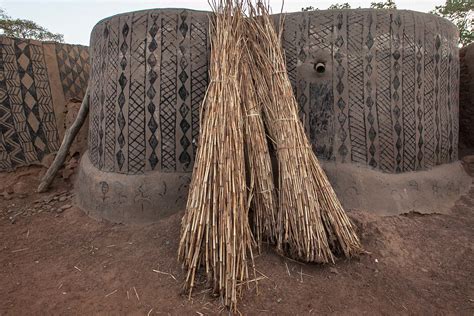 tièbèlè, the painting village, of the people Gourounsi on Behance