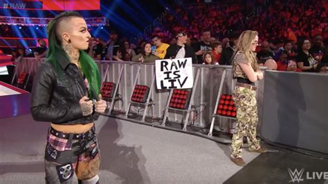 7 Ups And 6 Downs From Last Night's WWE Raw (March 9) – Page 4