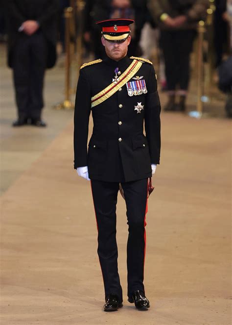 Prince Harry Wears Military Uniform at Queen's Vigil: Photos