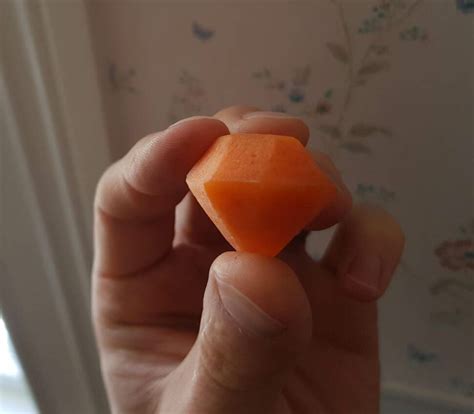 This is what a one carrot diamond looks like | Odd Stuff Magazine