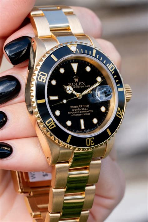 Hands-on Review: Rolex Submariner 16618LN Yellow Gold Black Dial