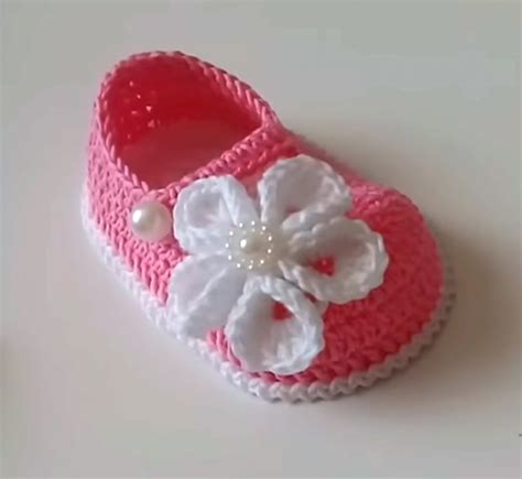 Crochet Baby Shoes With Cute Flower - Crochet Ideas