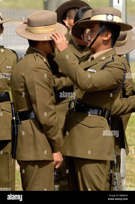 10 queens own gurkha logistic regiment hi-res stock photography and ...