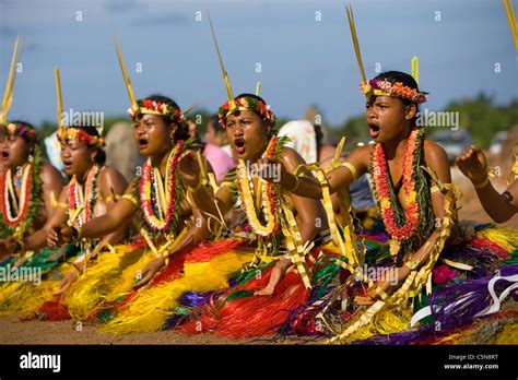 Sitting Dance at Yap Day Fesitval, Micronesia, Pacific Ocean, Yap Stock ...