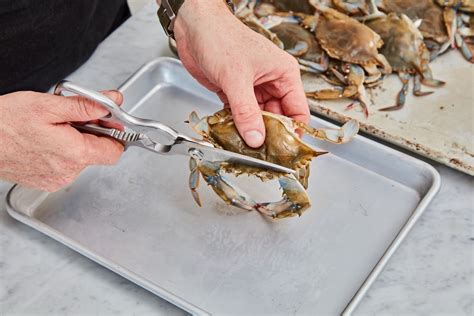 How to Clean a Soft Shell Crab | Saveur