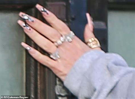 Gwen Stefani, 51, flashes her $500K engagement ring from fiance Blake ...