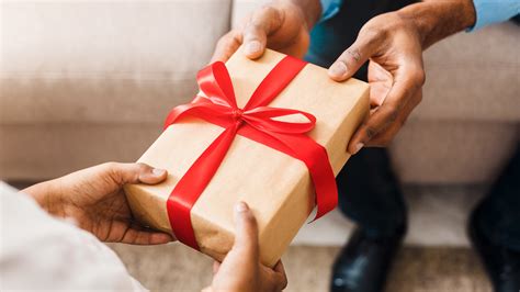 5 Awesome Donor Gift Ideas for Your 2020 Fundraising - Deneen Pottery