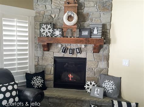 25 Winter Fireplace Mantel Decorating Ideas