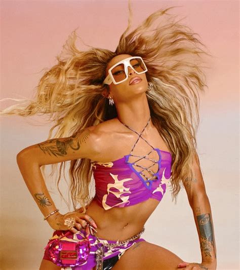 Pabllo Vittar lança álbum 'Batidão Tropical' com regravações icônicas ...