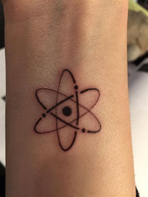 Pin by pe pe on Tatouage | Atom tattoo, Science tattoo, Science tattoos