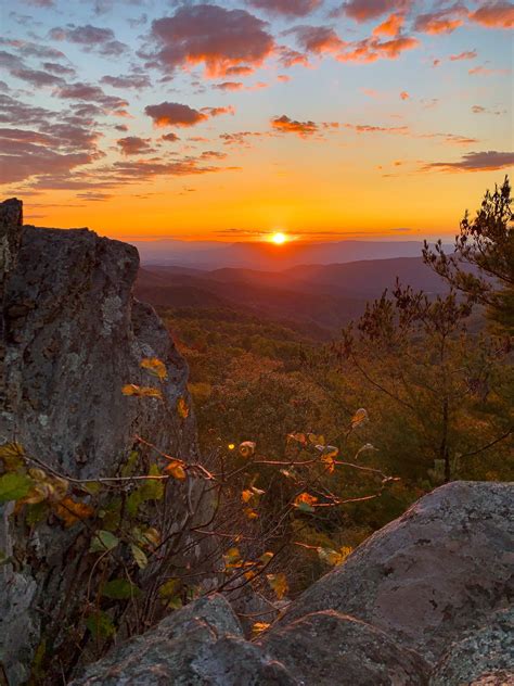 Autumn sunset in the Blue Ridge Mountains, Shenandoah National Park, VA ...