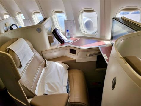 Saudia Airlines Boeing 777-300 Business Class Review [JED-LAX]