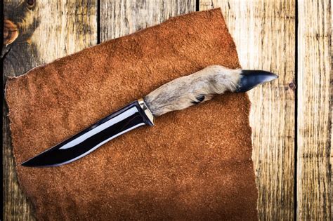 The 8 Best Skinning Knives That Every Hunter Must Own in 2022 - The Manual