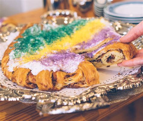 6 New Orleans bakeries that ship king cakes for Mardi Gras - Axios New ...