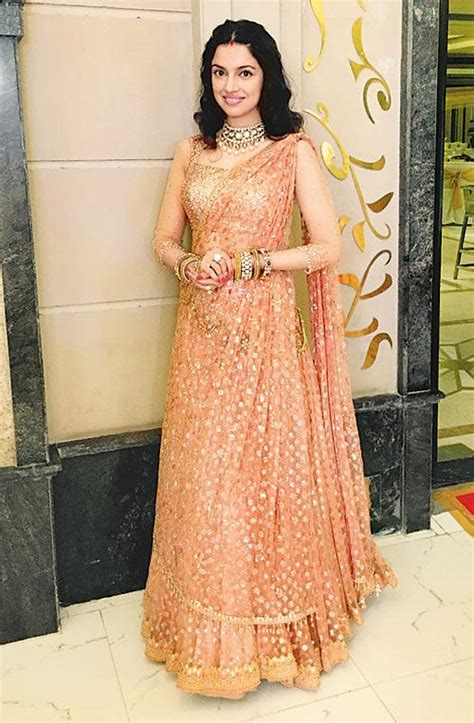 Divya Khosla Kumar looks resplendent at her sister's wedding!