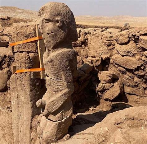 World's Oldest Human Statue Discovered At Karahan Tepe, Turkey ...