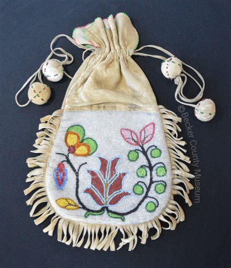 Ojibwe Beadwork: A floral motif – Becker County Museum