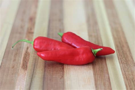 Fish Peppers - The Amazing History & Hot Pepper Facts - Pepper Geek