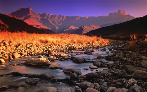 Drakensberg and Tugela River at Sunset, Royal Natal National Park ...