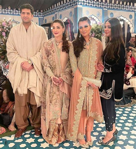 Meet Ayesha Saif’s In-Laws And Maryam Nawaz Daughters - Showbiz Pakistan