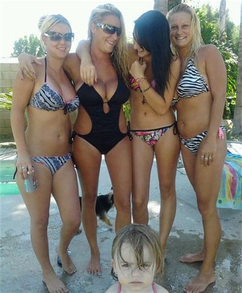 21 of The Sexiest Photobombs - Funny Gallery | eBaum's World