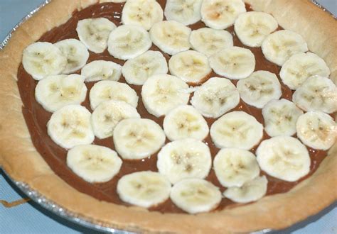 Quick and Easy Chocolate Banana Pie Topped with Whip Cream - A Cowboy's ...