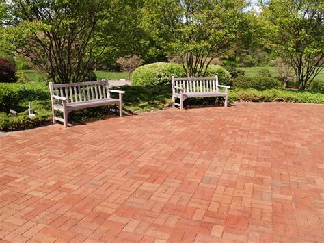 Brick Patio Patterns Compromise Between Contemporary & Traditional ...