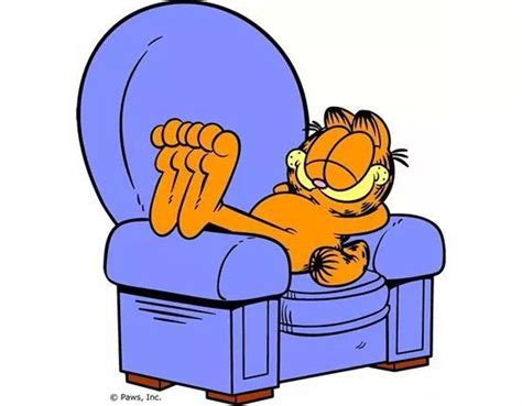 Garfield relaxing in a chair | Gatos, Animais