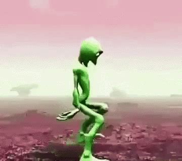 KwekWekWEk GIF - Alien MakhlukHijau Joget - Discover & Share GIFs ...