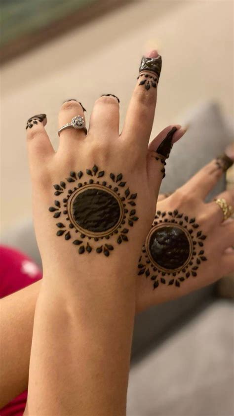 Simple Mehndi Design Images: 20 Stunning Ideas for Your Next Occasion!