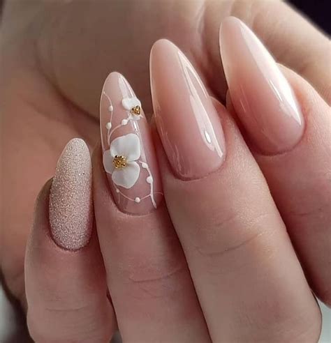 Almond Shaped Natural Classy Short Acrylic Nails - Desconchadamente