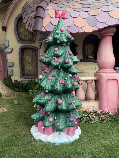 PHOTOS: The Christmas Trees of Disneyland Park - WDW News Today