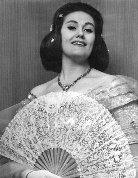 Dame Joan Sutherland in La Traviata