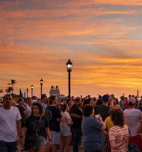 Sunset Celebration at Mallory Square – Key West's Longest Running Arts ...