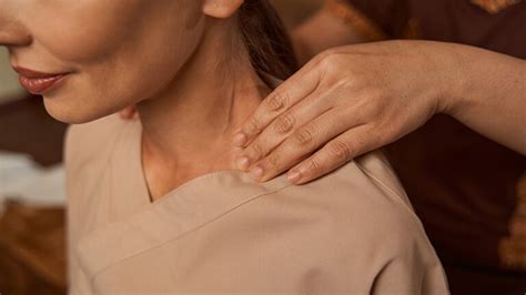 How To Give A Shoulder Massage? - Blog | StudyPlex