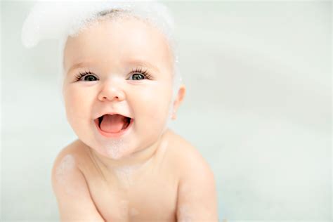 Bath time: How often should I bathe my baby? - NayaCare