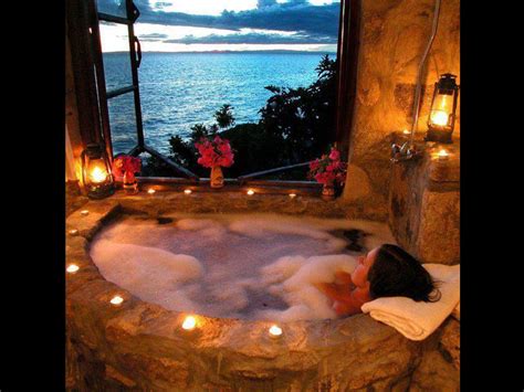 Relaxing and romantic setting - bubble bath for two with a view in ...