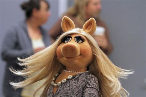 Miss Piggy on Twitter | Miss piggy muppets, Piggy muppets, Miss piggy