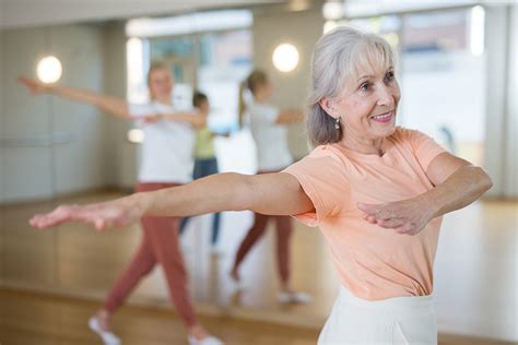 Fun and Safe Dance Classes for Seniors | Crestwood Manor