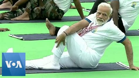 India Prime Minister Modi Leads the Way On International Yoga Day - YouTube