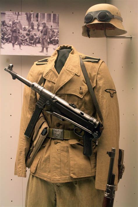 DAK UNIFORM MP40. Luftwaffe, Wwii Uniforms, German Uniforms, Military ...