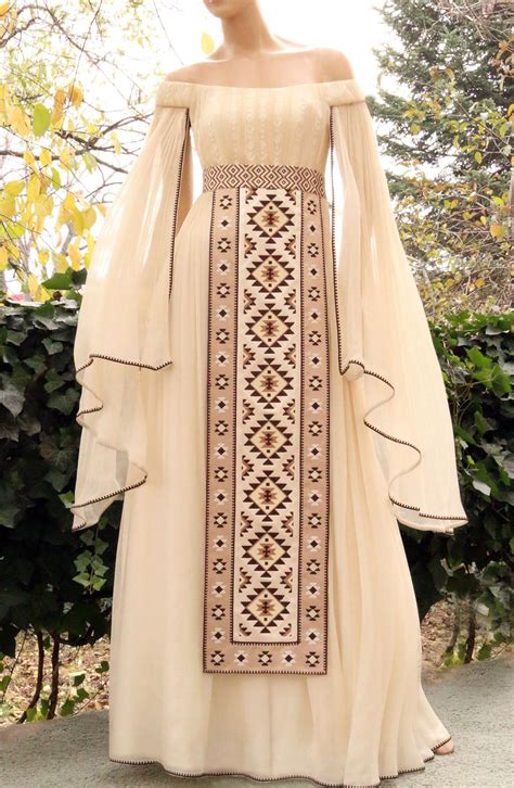 Rochie de mireasa traditionala romaneasca | costume, ii si camasi ...